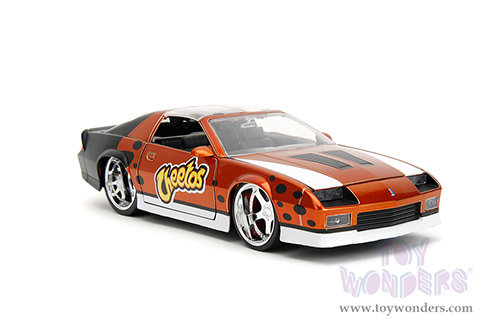Jada Toys - Hollywood Rides | Chevrolet® Camaro® Z/28 with Chester Cheetah Diecast Figure "Cheetos" (1985, 1/24, diecast model car, Orange/Black) 34384/4