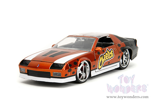 Jada Toys - Hollywood Rides | Chevrolet® Camaro® Z/28 with Chester Cheetah Diecast Figure "Cheetos" (1985, 1/24, diecast model car, Orange/Black) 34384/4