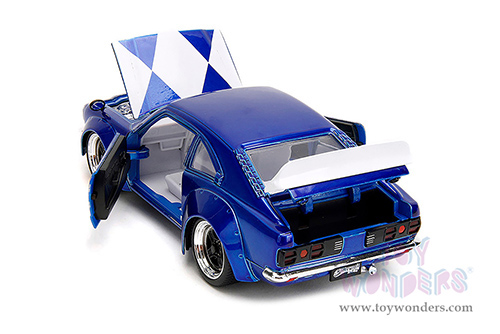 Jada Toys - Hollywood Rides | Power Rangers Mazda RX-3 with Blue Ranger Diecast Figurine (1974, 1/24, diecast model car, Candy Blue) 34389