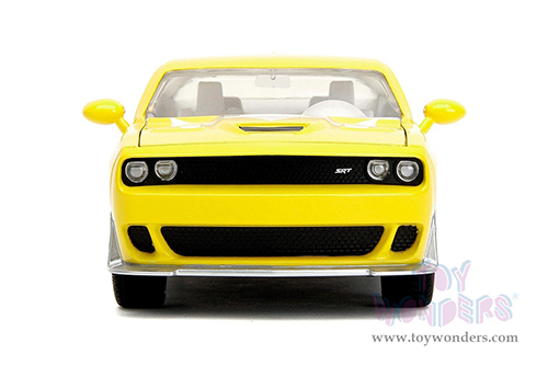 Jada Toys - Hollywood Rides | Power Rangers Dodge Challenger SRT Hellcat with Yellow Ranger Diecast Figurine (2015, 1/24, diecast model car, Yellow) 34392