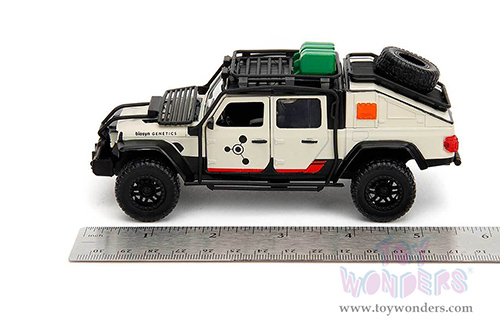 Jada Toys - Hollywood Rides | Jeep® Gladiator Pickup Truck "Jurassic World Dominion" (2022) Movie (2020, 1/32 scale diecast model car, Beige) 34465/24
