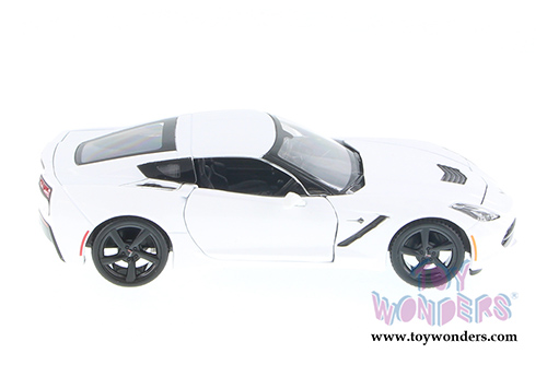 Showcasts  Collectibles - Chevrolet Corvette Stingray Hardtop/Convertible (2014, 1/24 scale diecast model car, Asstd.) 34501/05