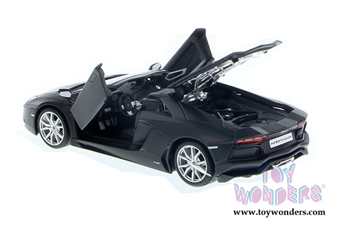 Showcasts Collectibles - Lamborghini Aventador LP 700-4 Roadster Convertible (1/24 scale diecast model car, Matte Black) 34504