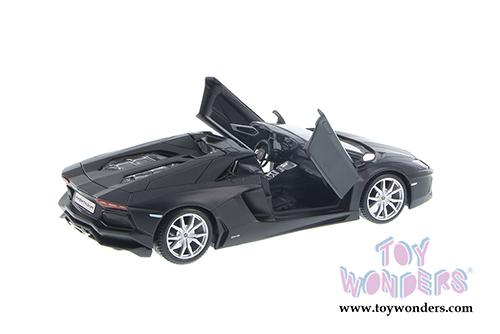 Showcasts Collectibles - Lamborghini Aventador LP 700-4 Roadster Convertible (1/24 scale diecast model car, Matte Black) 34504