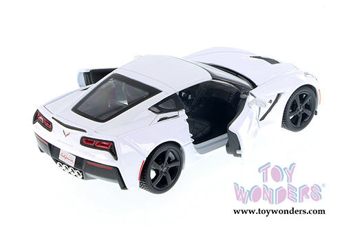 Showcasts Collectibles - Chevrolet Corvette Stingray Hardtop (2014, 1/24 scale diecast model car, Asstd.) 34505