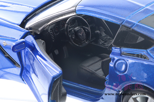 Showcasts Collectibles - Chevrolet Corvette Stingray Hardtop (2014, 1/24 scale diecast model car, Asstd.) 34505
