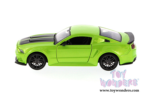 Showcasts Collectibles - Ford Mustang Street Racer/ Ford Mustang GT Hardtop (2014/2015, 1/24 scale diecast model car, Asstd.) 34506/08