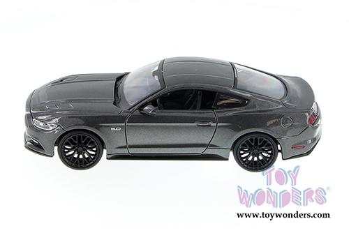 Showcasts Collectibles - Ford Mustang Hardtop (2015, 1/24 scale diecast model car, Asstd.) 34508