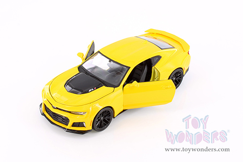 Showcasts® Collectibles - Chevrolet® Camaro® ZL1 Hardtop (2017, 1/24 scale diecast model car, Asstd.) 34512 MAP: $19.99
