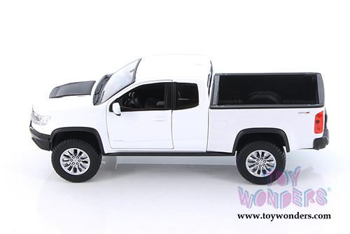 Showcasts Collectibles - Chevrolet&reg; Colorado ZR2 Pickup Truck (2017, 1/27 scale diecast model car, Asstd.) 34517