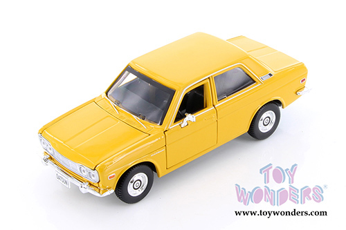 Showcasts Collectibles - Datsun 510 Hardtop (1971, 1/24 scale diecast model car, Asstd.) 34518