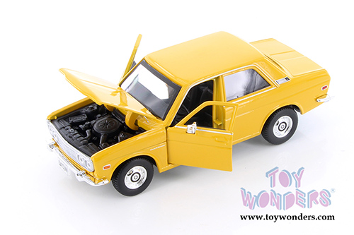 Showcasts Collectibles - Datsun 510 Hardtop (1971, 1/24 scale diecast model car, Asstd.) 34518