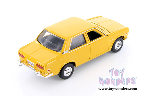 Showcasts Collectibles - Datsun 510 Hardtop (1971, 1/24 scale diecast model car, Asstd.) 34518