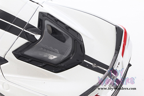 Showcasts Collectibles - Chevrolet&reg; Corvette&reg; Stingray Coupe Z51 (2020, 1/24 scale diecast model car, White) 34527DW