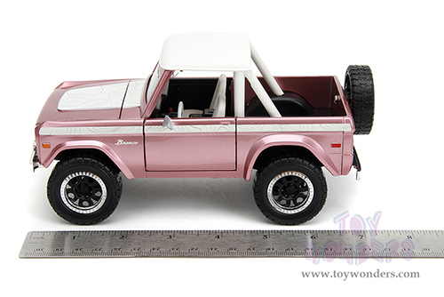 Jada Toys Pink Slips - Ford Bronco with Display Base (1973, 1/24 scale diecast model car, Pink) 34896