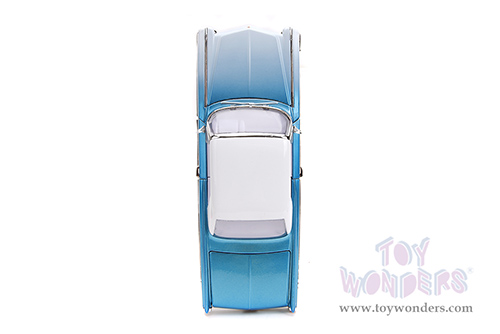 Jada Toys Pink Slips - Cadillac&reg; with Display Base (1963, 1/24 scale diecast model car, Blue-White Gradient) 34897