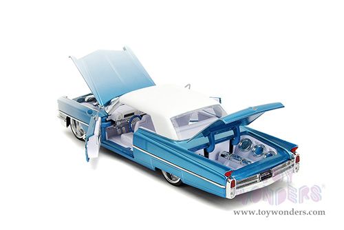 Jada Toys Pink Slips - Cadillac&reg; with Display Base (1963, 1/24 scale diecast model car, Blue-White Gradient) 34897