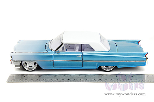 Jada Toys Pink Slips - Cadillac&reg; with Display Base (1963, 1/24 scale diecast model car, Blue-White Gradient) 34897