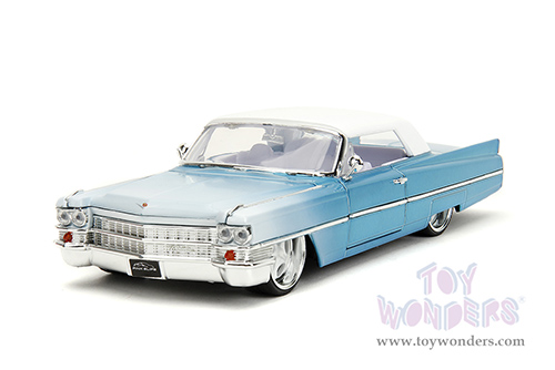 Jada Toys Pink Slips - Cadillac&reg; with Display Base (1963, 1/24 scale diecast model car, Blue-White Gradient) 34897