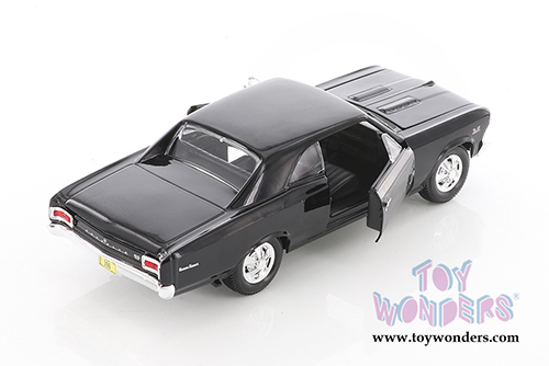 Showcasts Collectibles - Chevrolet&reg; Chevelle SS 396 Hardtop (1966, 1/24 scale diecast model car, Asstd.) 34960/2