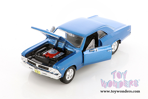 Showcasts Collectibles - Chevrolet&reg; Chevelle SS 396 Hardtop (1966, 1/24 scale diecast model car, Asstd.) 34960/2