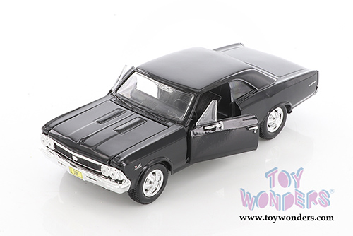 Showcasts Collectibles - Chevrolet&reg; Chevelle SS 396 Hardtop (1966, 1/24 scale diecast model car, Asstd.) 34960/2