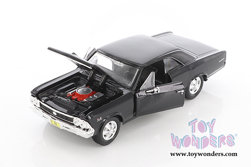 Showcasts Collectibles - Chevrolet&reg; Chevelle SS 396 Hardtop (1966, 1/24 scale diecast model car, Asstd.) 34960/2