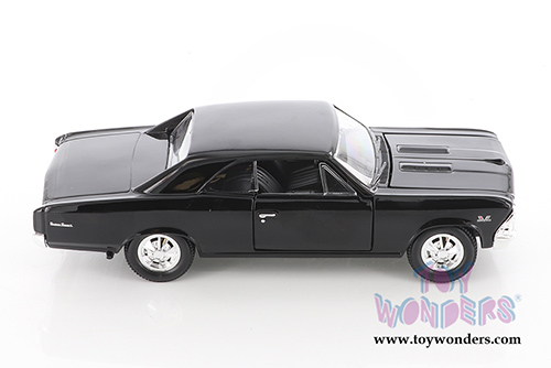 Showcasts Collectibles - Chevrolet&reg; Chevelle SS 396 Hardtop (1966, 1/24 scale diecast model car, Asstd.) 34960/2