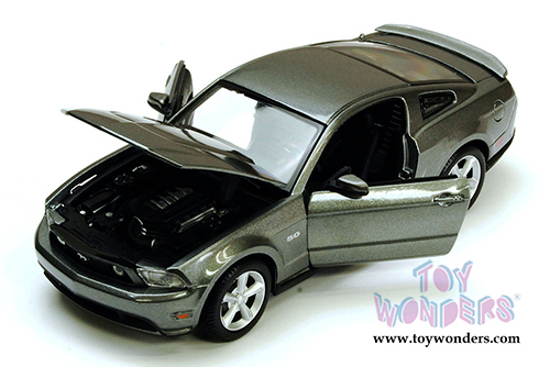 Showcasts - Ford Mustang GT Hard Top (2006/2011, 1/24 scale diecast model car, Asstd.) 34997/09