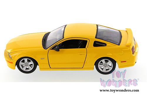 Showcasts - Ford Mustang GT Hard Top (2006/2011, 1/24 scale diecast model car, Asstd.) 34997/09