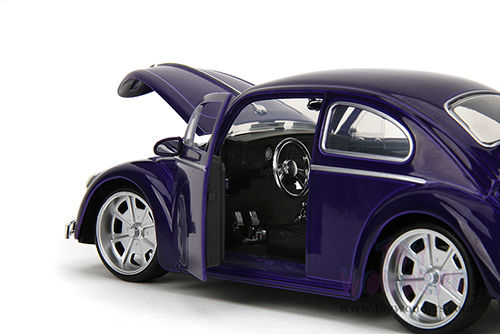 Jada Toys - Hollywood Rides | Volkswagen Beetle with Wednesday Addams and Thing Diecast Figures (1/24, diecast model car, Purple) 35131