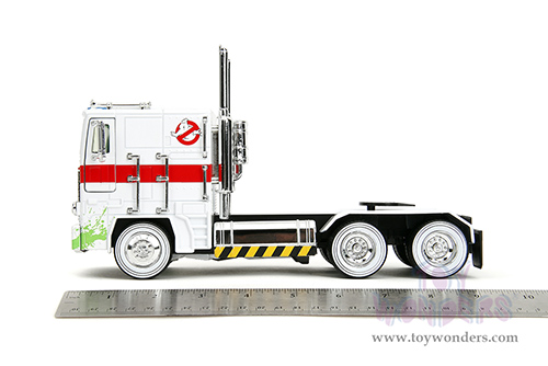 Jada Toys - Hollywood Rides | TRANSFORMERS G1 Optimus Prime® Truck Ghostbusters Ecto-1 Crossover (1/24, diecast model car, White) 35572