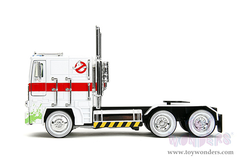 Jada Toys - Hollywood Rides | TRANSFORMERS G1 Optimus Prime® Truck Ghostbusters Ecto-1 Crossover (1/24, diecast model car, White) 35572