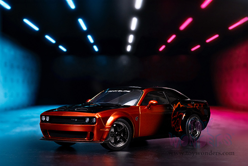 Jada Toys Pink Slips - Dodge Challenger SRT Hellcat Redeye Widebody with Display Base (2015, 1/18 scale diecast model car, Orange/Black) 35722