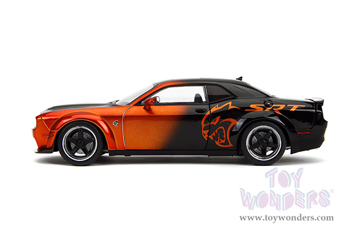 Jada Toys Pink Slips - Dodge Challenger SRT Hellcat Redeye Widebody with Display Base (2015, 1/18 scale diecast model car, Orange/Black) 35722