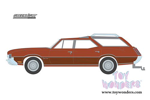 Greenlight - Estate Wagons Series 6 | Oldsmobile Vista Cruiser (1972, 1/64 scale diecast model car, Saddle Bronze/Woodgrain) 36010C/48