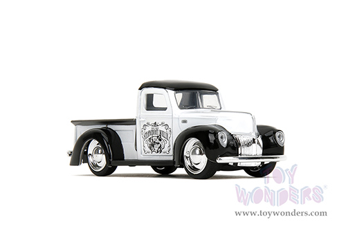 Jada Toys - Hollywood Rides | Disney Mickey Mouse Ford Pickup - Steamboat Willie Theme (1941, 1/32 scale diecast model car, Black/White) 36091