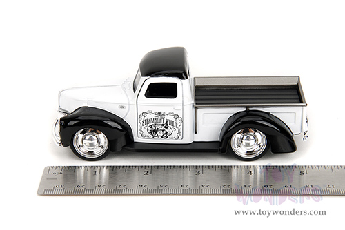 Jada Toys - Hollywood Rides | Disney Mickey Mouse Ford Pickup - Steamboat Willie Theme (1941, 1/32 scale diecast model car, Black/White) 36091
