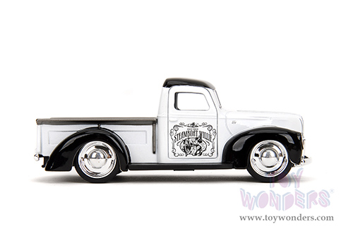 Jada Toys - Hollywood Rides | Disney Mickey Mouse Ford Pickup - Steamboat Willie Theme (1941, 1/32 scale diecast model car, Black/White) 36091