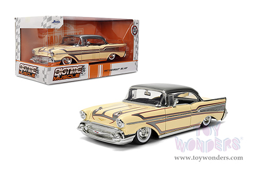 Jada Toys Bigtime Muscle - Chevrolet® Bel Air® Hardtop (1957, 1/24 scale diecast model car, Glossy Beige/Gray) 36345