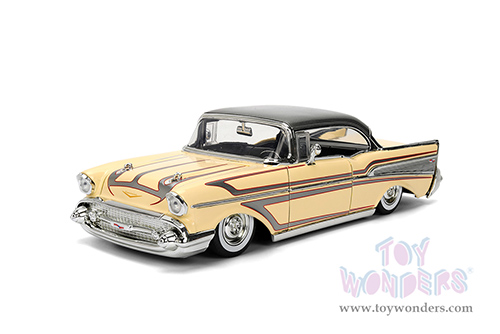 Jada Toys Bigtime Muscle - Chevrolet® Bel Air® Hardtop (1957, 1/24 scale diecast model car, Glossy Beige/Gray) 36345