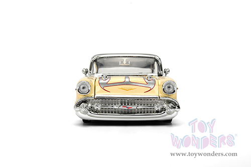 Jada Toys Bigtime Muscle - Chevrolet® Bel Air® Hardtop (1957, 1/24 scale diecast model car, Glossy Beige/Gray) 36345