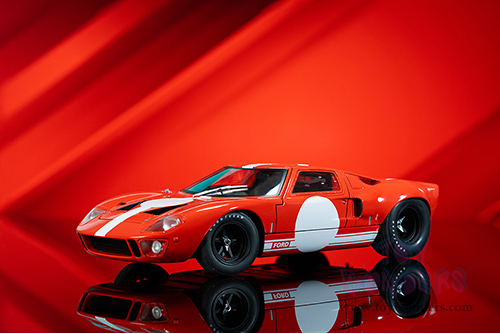 Jada Toys Pink Slips - Ford GT40 MK1 with Display Base (1968, 1/18 scale diecast model car, Red/White) 36381