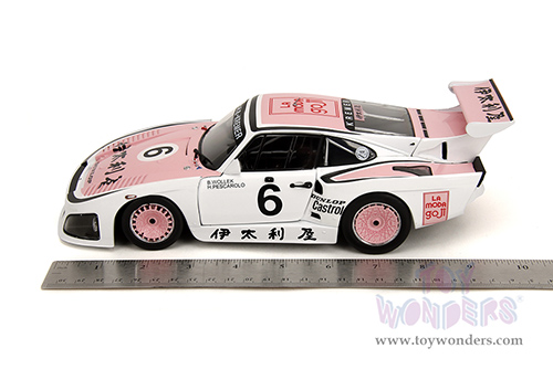 Jada Toys Pink Slips - Porsche 935 K3 #6 Bob Wollek - Henri Pescarolo Winner "Suzuka 1000KM" (1981) with Display Base (1/18 scale diecast model car, Pink/White) 36386