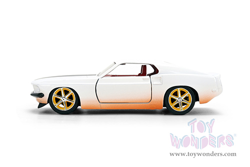 Jada Toys Fast & Furious - Roman's Ford Mustang Dirty Version - 25th Anniversary Series (1969, 1/32 scale diecast model car, White) 36394