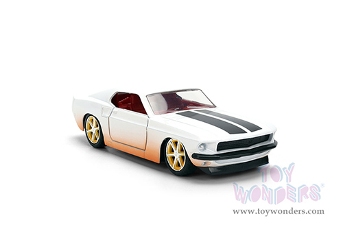 Jada Toys Fast & Furious - Roman's Ford Mustang Dirty Version - 25th Anniversary Series (1969, 1/32 scale diecast model car, White) 36394