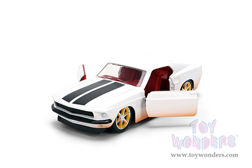 Jada Toys Fast & Furious - Roman's Ford Mustang Dirty Version - 25th Anniversary Series (1969, 1/32 scale diecast model car, White) 36394