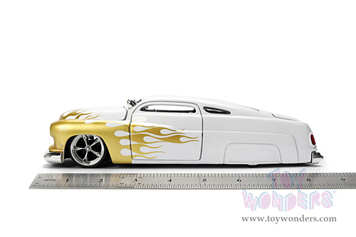 Jada Toy Bigtime Muscle - Mercury Coupe (1951, 1/24, diecast model car, White/Gold Flames) 36452