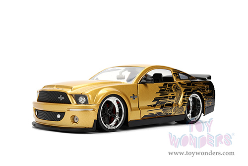 Jada Toys Bigtime Muscle - Ford Mustang Shelby® GT-500KR™ (2008, 1/24 scale diecast model car, Gold/Black) 36462