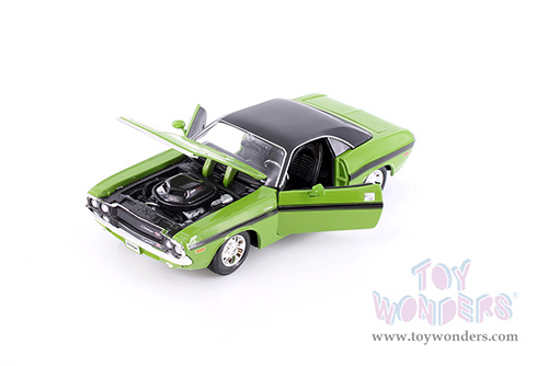 Showcasts® Collectibles - Dodge Challenger R/T Coupe (1970, 1/24 scale diecast model car, Asstd.) 37263/2 MAP: $19.99